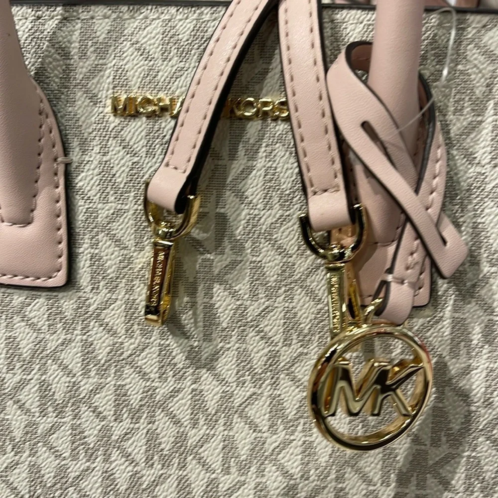 MICHAEL KORS
Avril Small Logo Top-Zip Satchel
Powder Blush Multi 
NWT - Picture 13 of 16